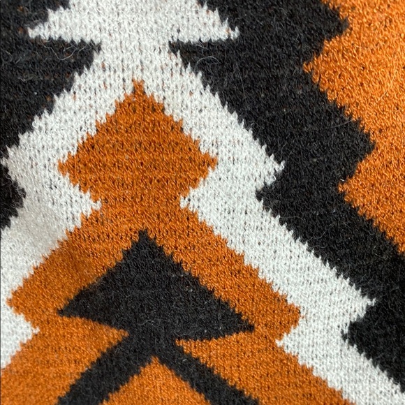 Women's Geometric Pattern Sweater - Rust - Picture 5 of 6